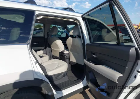 2024 Toyota Grand Highlander Xle z USA, uszkodzony, nr VIN 5TDAAAA55RS010065